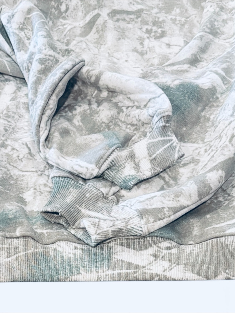 Lily & Lottie Faded Camo Hoodie Size Large White Turquoise Kangaroo Pocket NEW - Picture 8 of 11